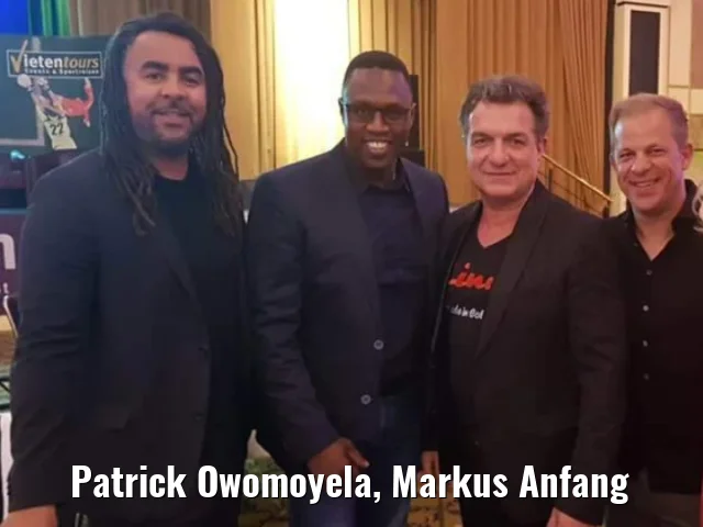 Patrick Owomoyela, Markus Anfang